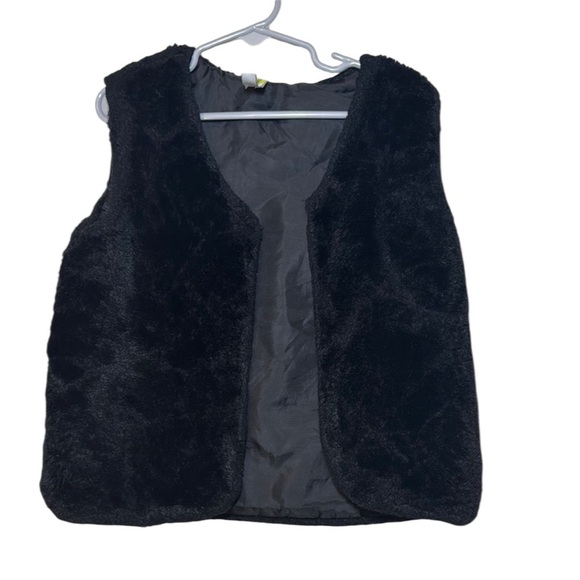 Epic Threads Other - Epic Threads Girls Black Faux Fur Vest Size XS 5T/6T